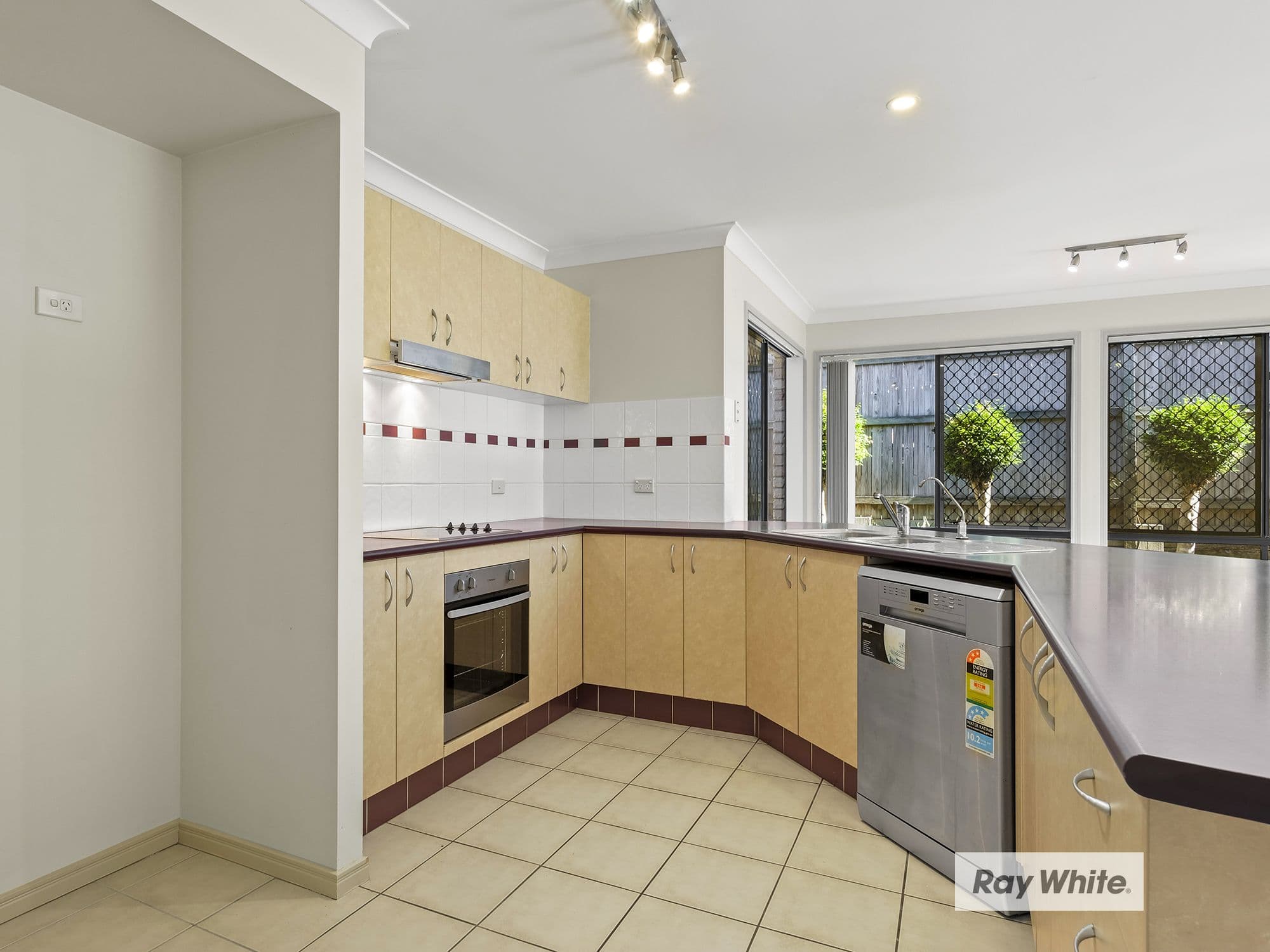 8 Piccadilly Place, Forest Lake QLD 4078, Forest Lake - Thumbnail 4
