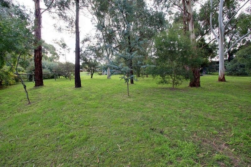 118 BRYSONS Road, WARRANDYTE SOUTH VIC 3134, Warrandyte South - Thumbnail 2