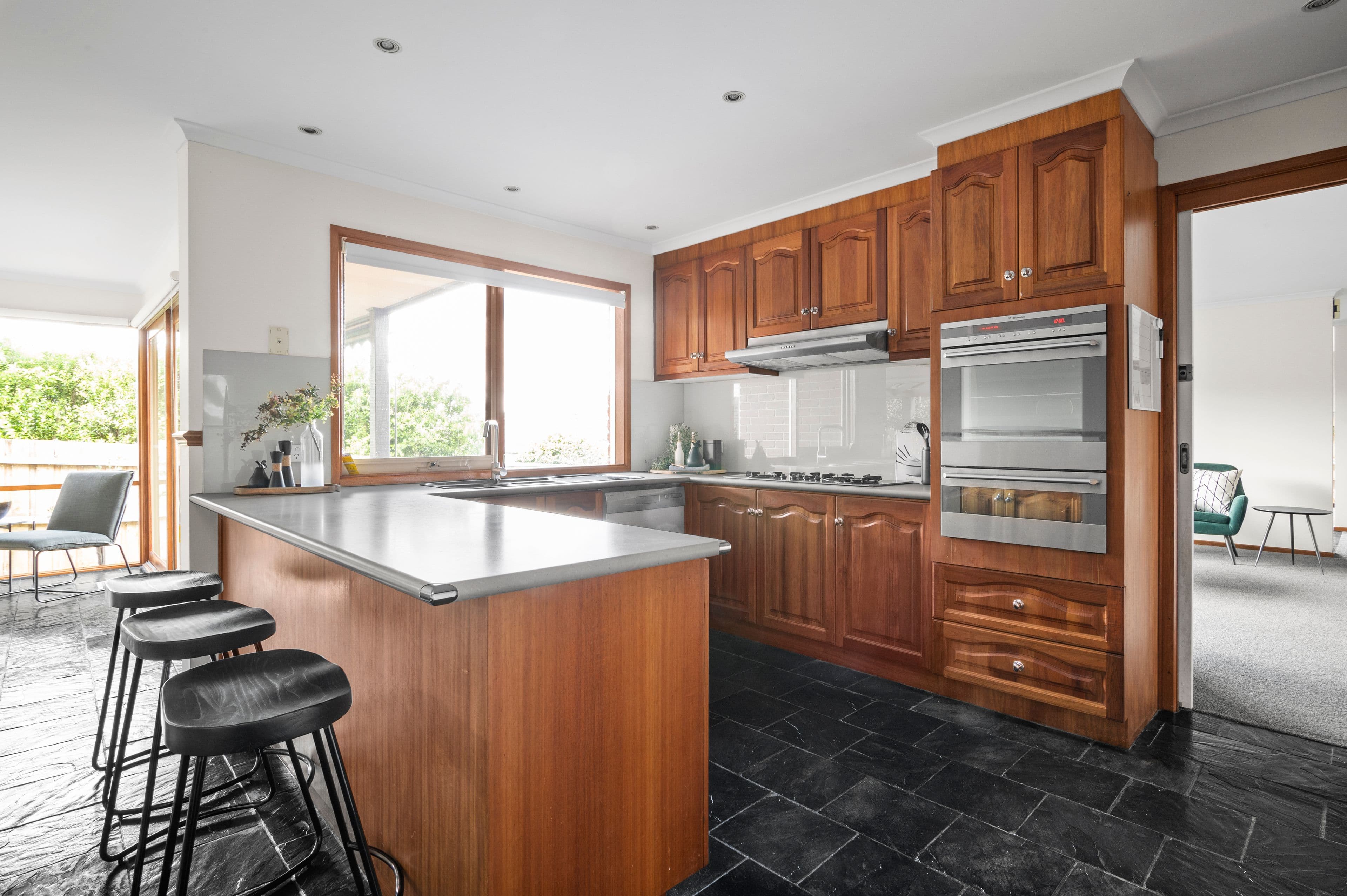 1 Camelot Court, Mooroolbark VIC 3138, Mooroolbark - Thumbnail 2