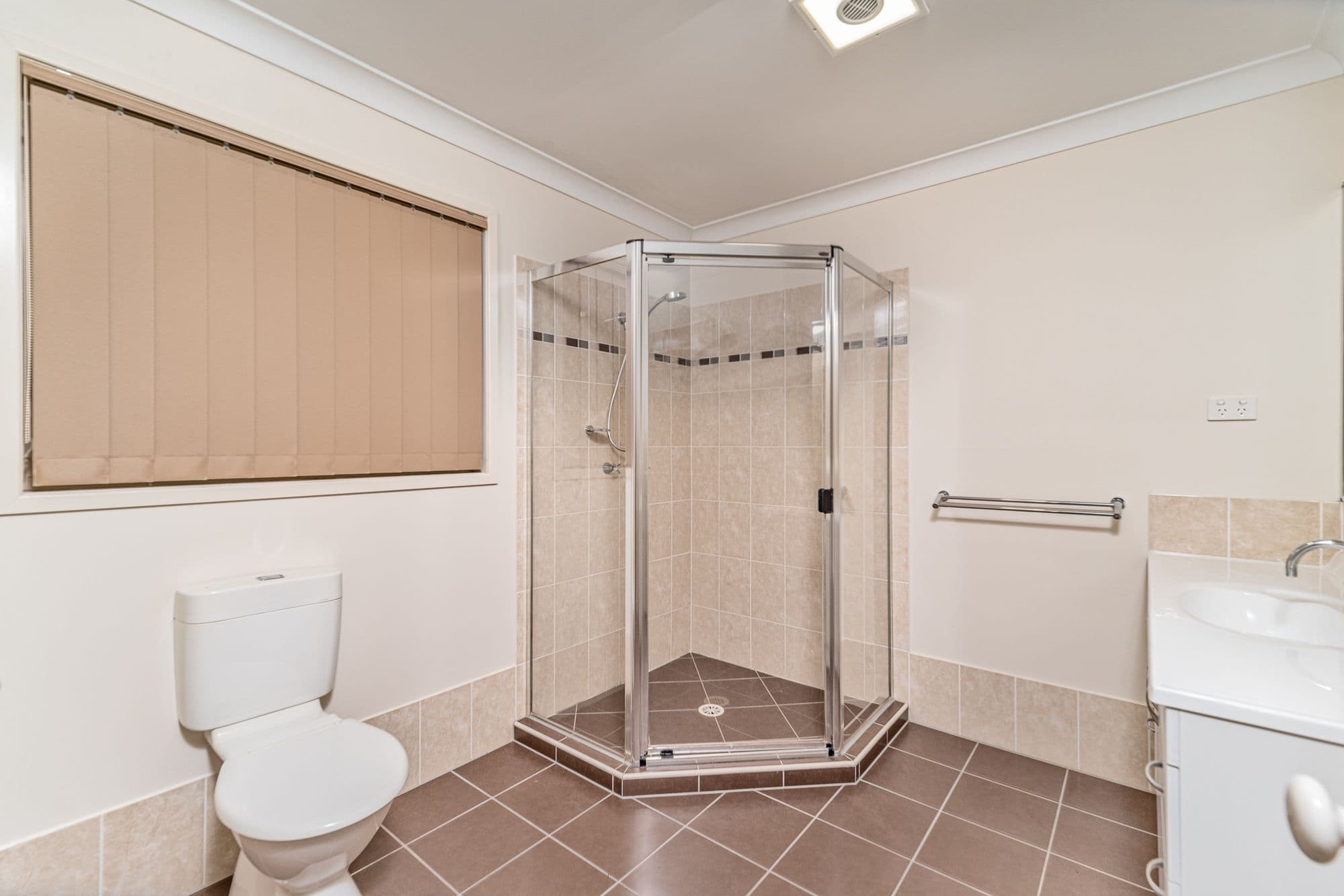 21-23 Strathmore Way, Gleneagle QLD 4285, Gleneagle - Thumbnail 6