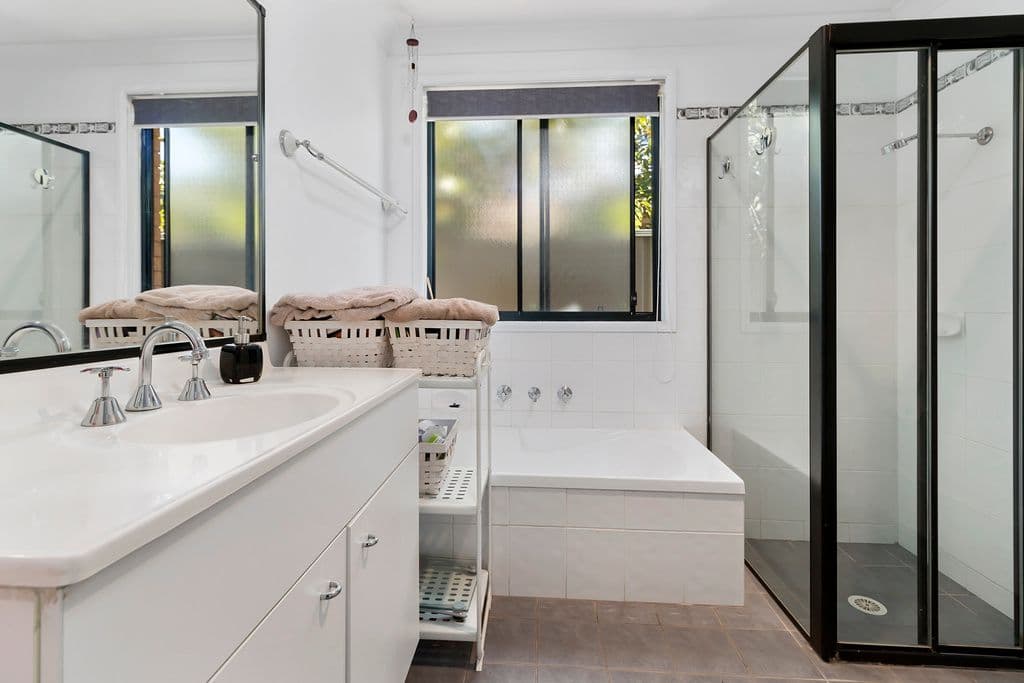 31 Rossini Drive, Hinchinbrook - Thumbnail 2