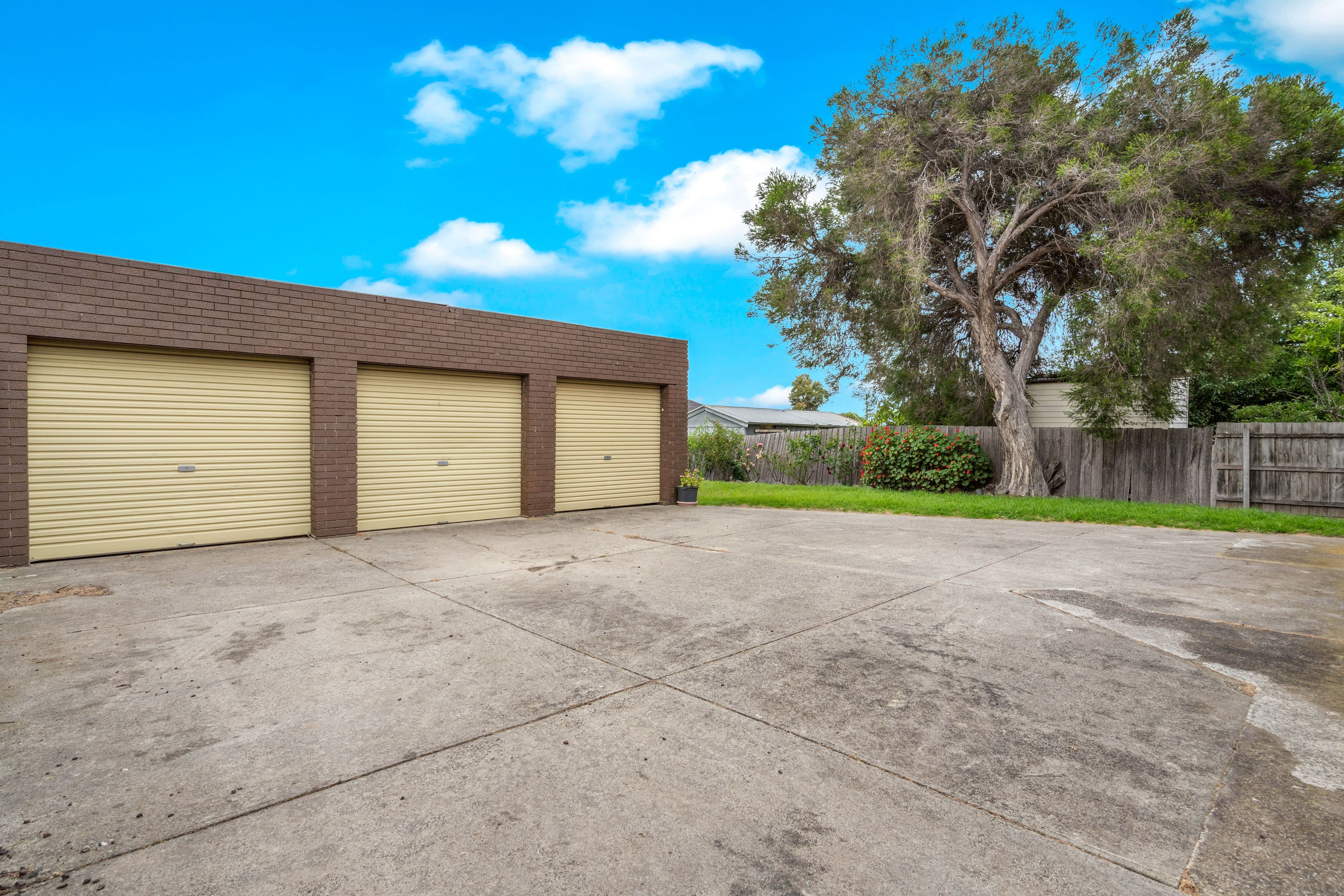 6 Plumpton Avenue, Craigieburn VIC 3064, Craigieburn - Thumbnail 2