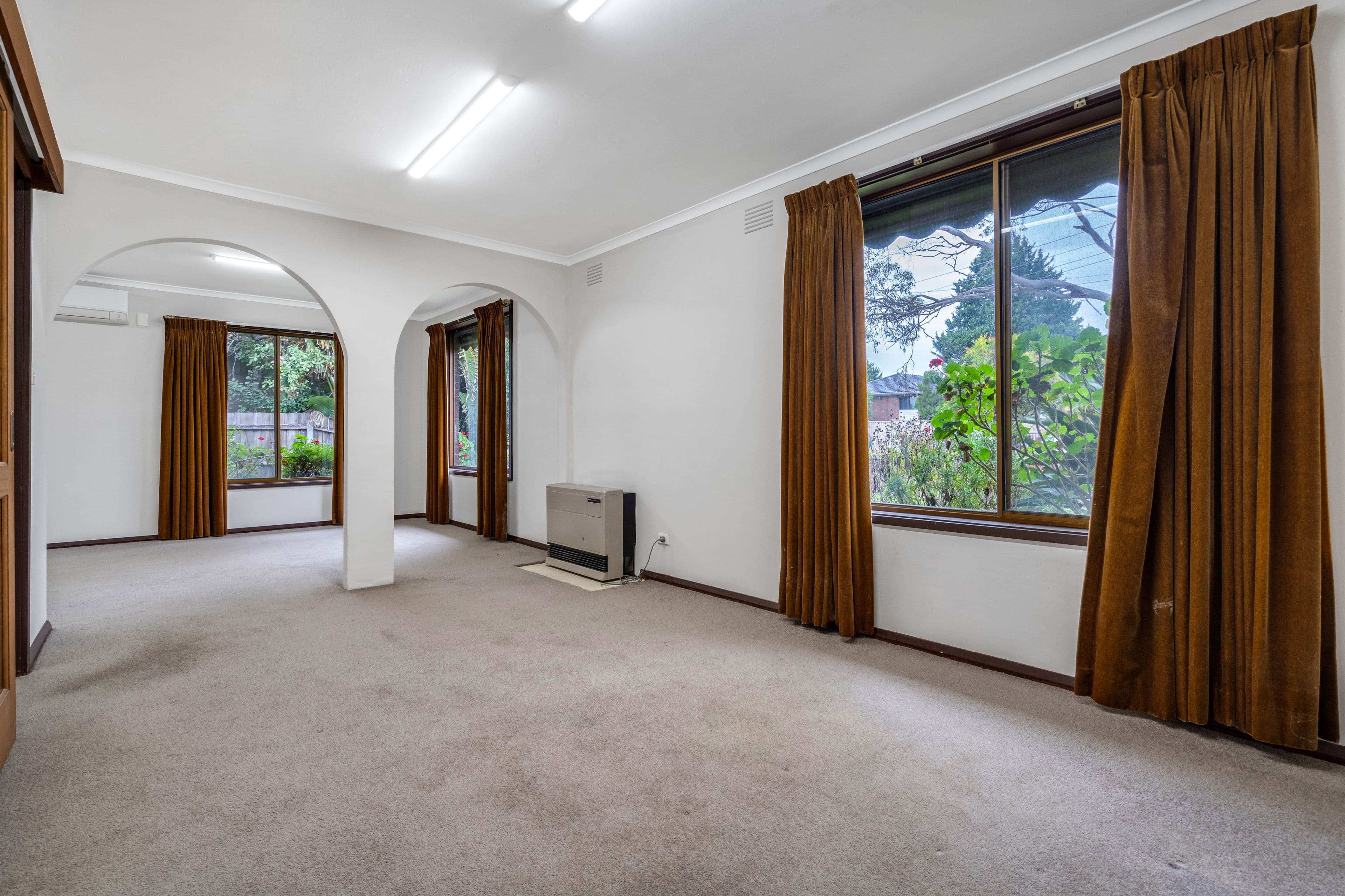 6 Plumpton Avenue, Craigieburn VIC 3064, Craigieburn - Thumbnail 6