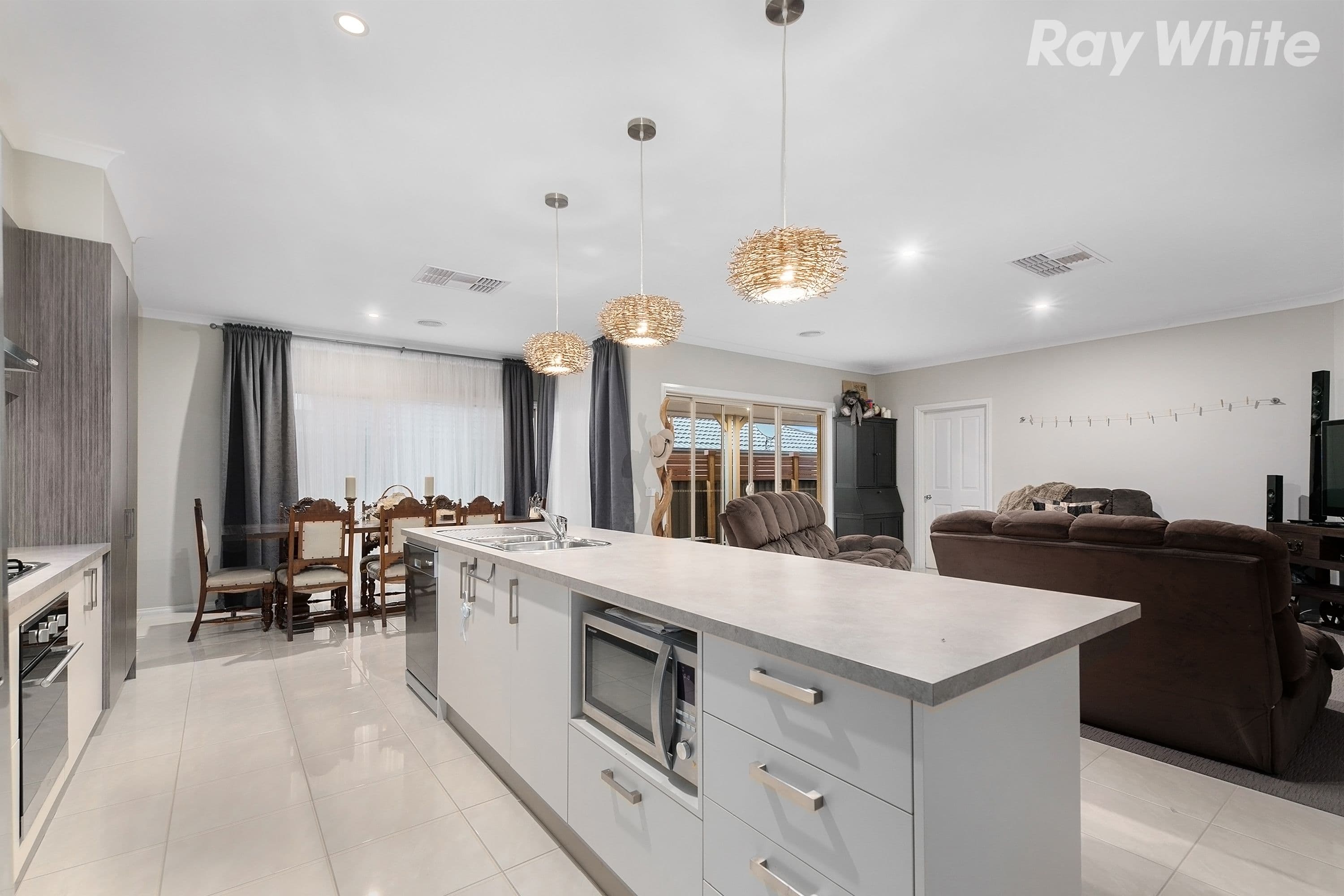 33 O'Brien Parade, Pakenham VIC 3810, Pakenham - Thumbnail 6