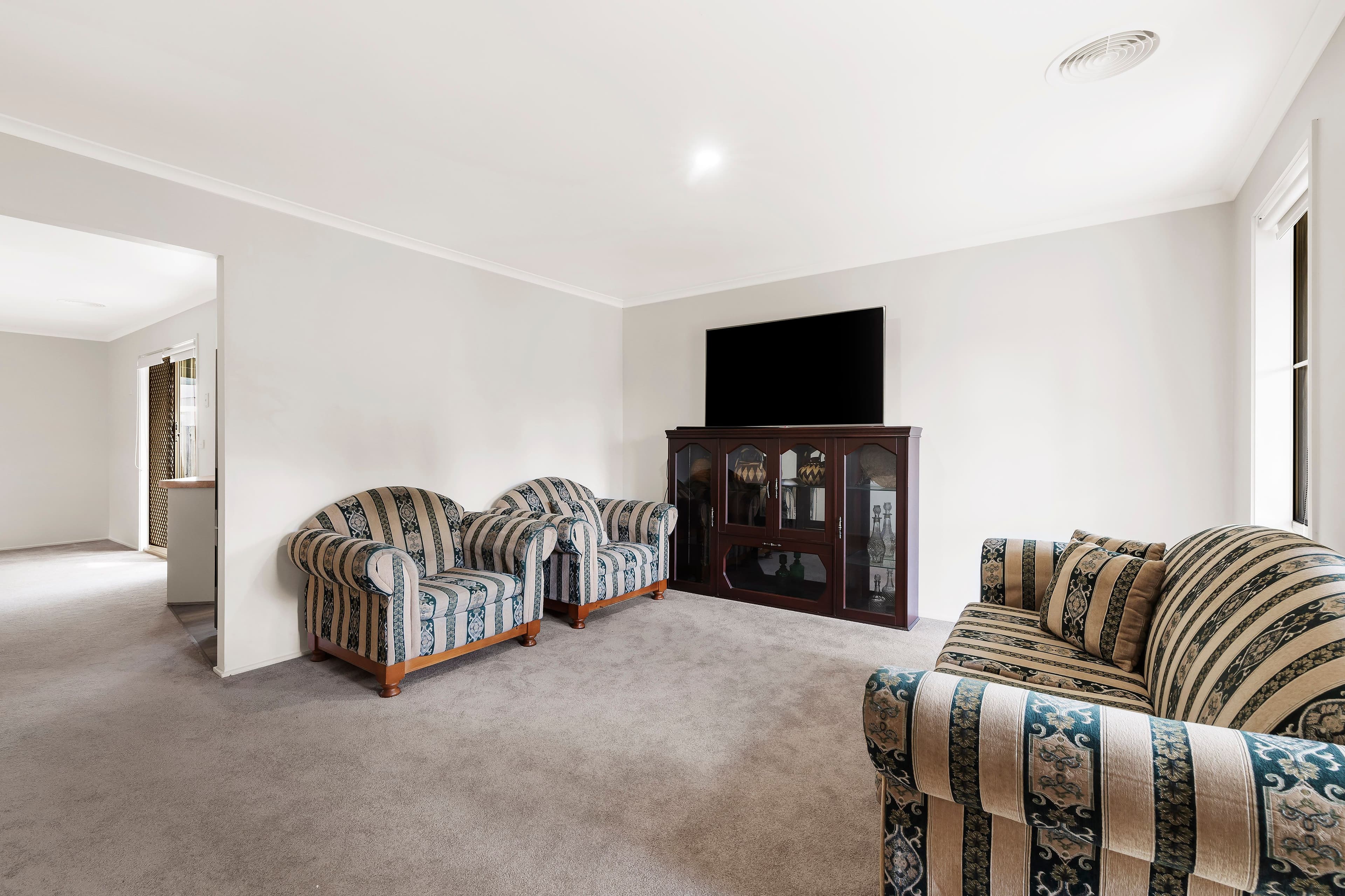 33 The Seekers Crescent, Mill Park VIC 3082, Mill Park - Thumbnail 4