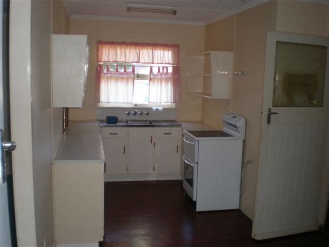 38 Ruthven Street, HARLAXTON QLD 4350, Harlaxton - Thumbnail 4