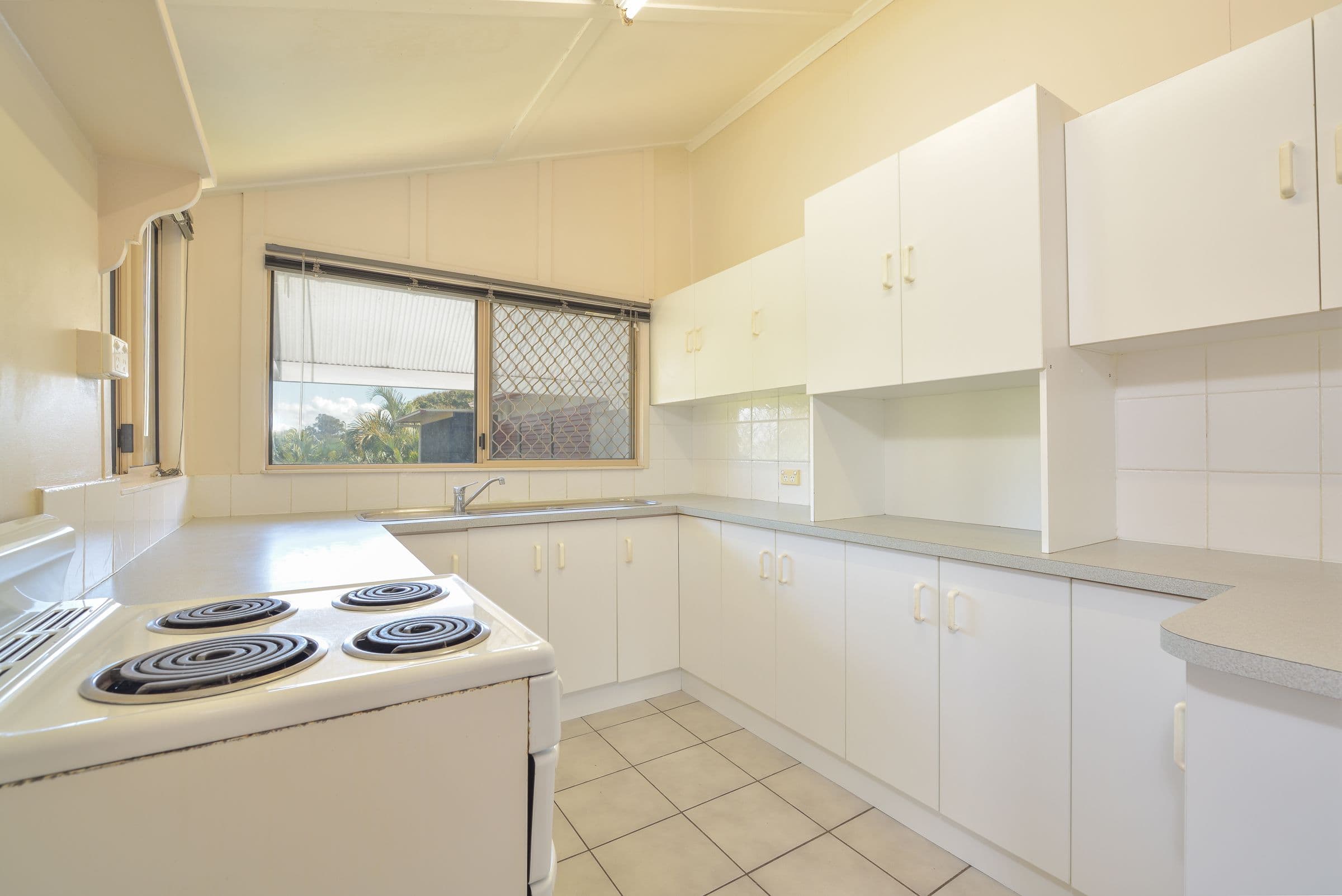 9 Dennis Street, Gladstone Central QLD 4680, Gladstone Central - Thumbnail 8