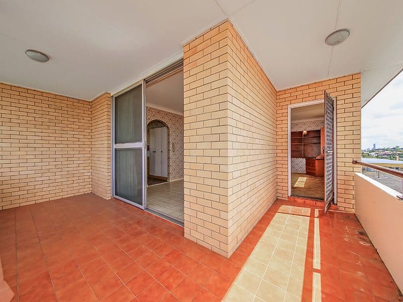 19 Crown Street, HOLLAND PARK WEST QLD 4121, Holland Park West - Thumbnail 2