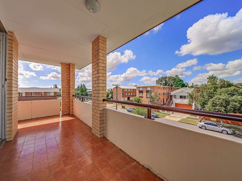 19 Crown Street, HOLLAND PARK WEST QLD 4121, Holland Park West - Thumbnail 7