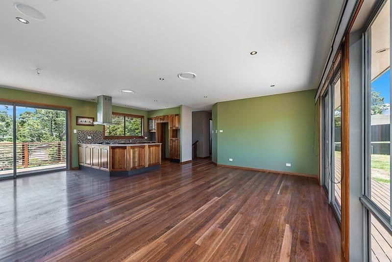 8 Weymouth Road, Lake Tabourie - Thumbnail 2