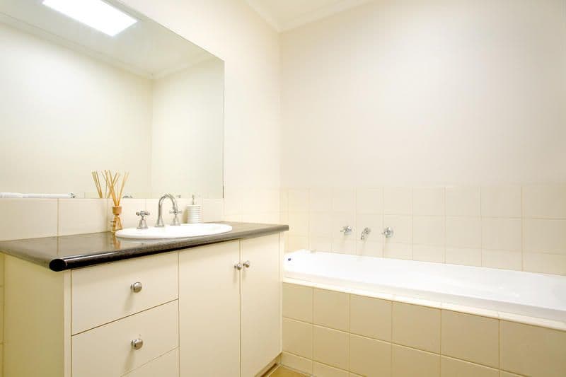 25a Paratone Crescent, ST ALBANS PARK VIC 3219, St Albans Park - Thumbnail 6