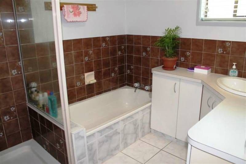 4 Mercedes Street, CLINTON QLD 4680, Clinton - Thumbnail 6