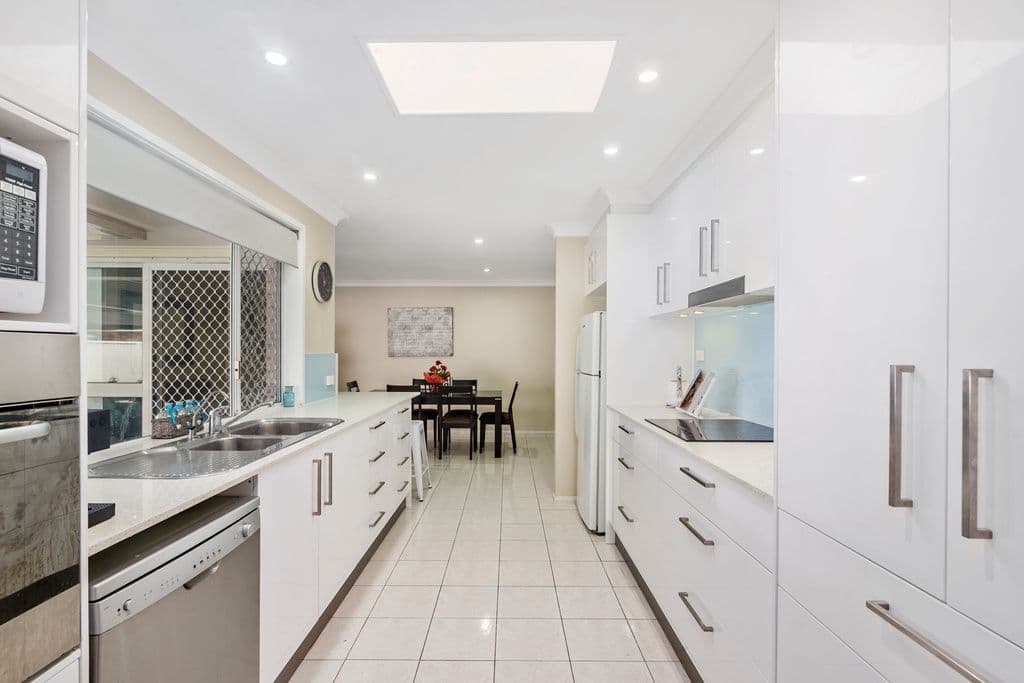 21 Treeview Drive, Burleigh Waters QLD 4220, Burleigh Waters - Thumbnail 4