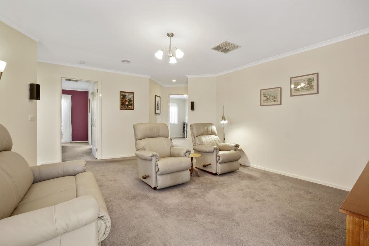 5 Davern Court, Werribee VIC 3030, Werribee - Thumbnail 2