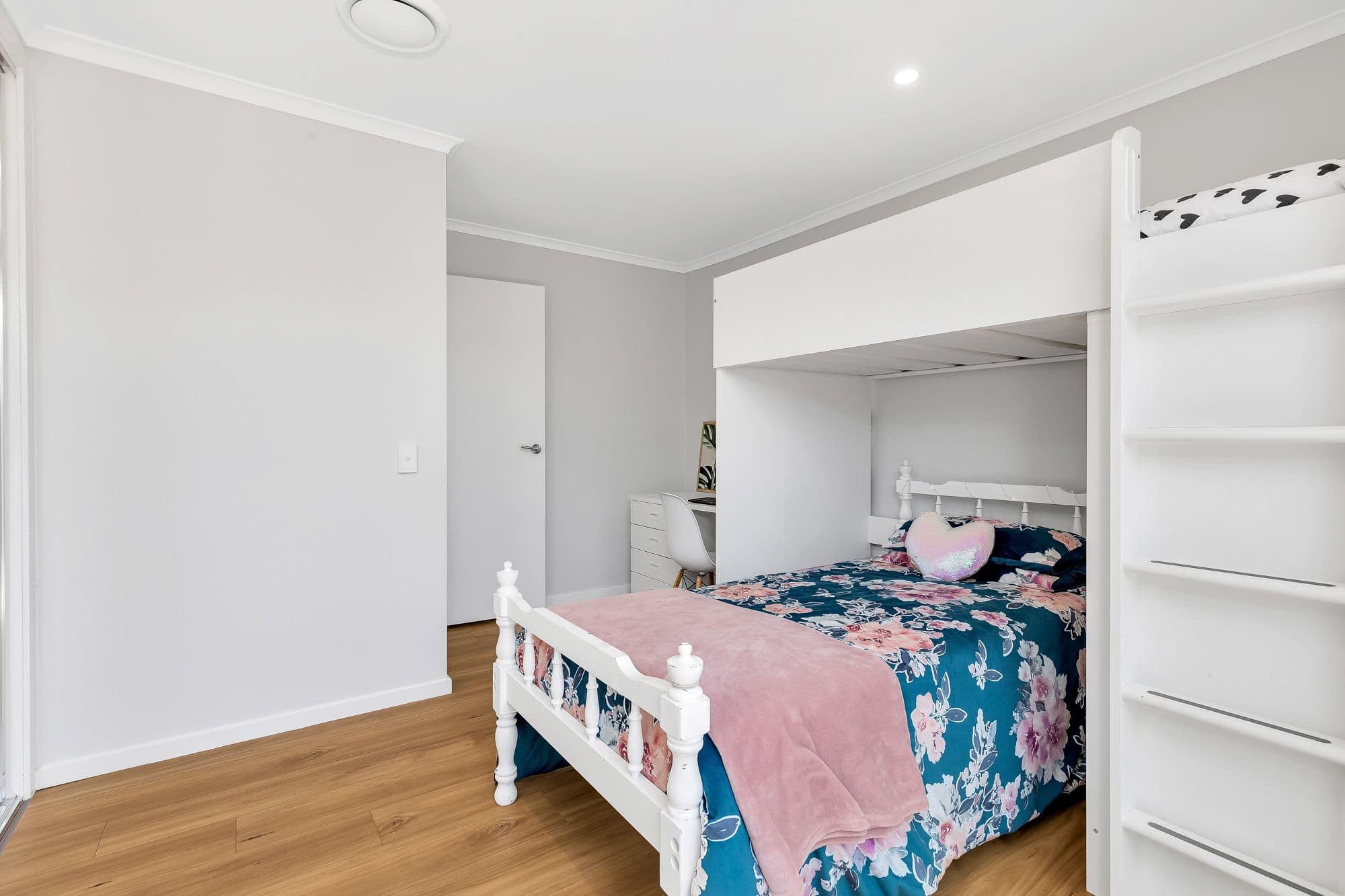 20 Whitehall Crescent, Werribee VIC 3030, Werribee - Thumbnail 3