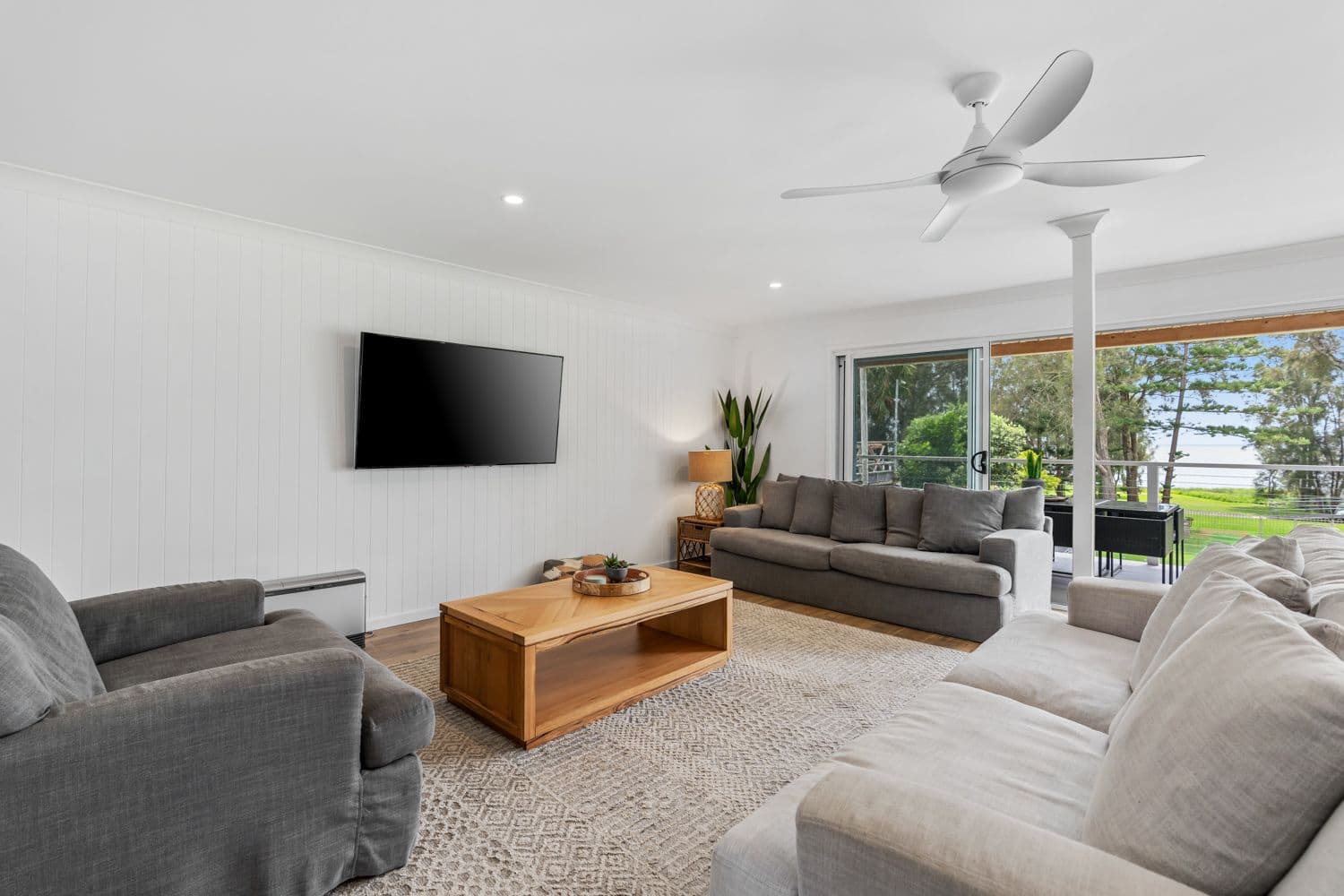 93 Lakedge Avenue, Berkeley Vale NSW 2261, Berkeley Vale - Thumbnail 5
