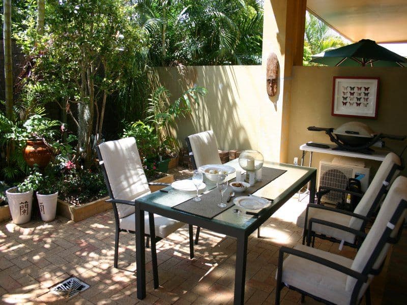 18 Poinciana Crescent, BUNDALL QLD 4217, Bundall - Thumbnail 3