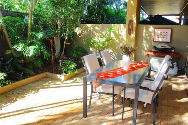 18 Poinciana Crescent, BUNDALL QLD 4217, Bundall - Thumbnail 5