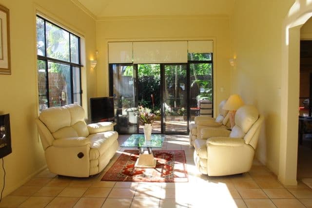 18 Poinciana Crescent, BUNDALL QLD 4217, Bundall - Thumbnail 7