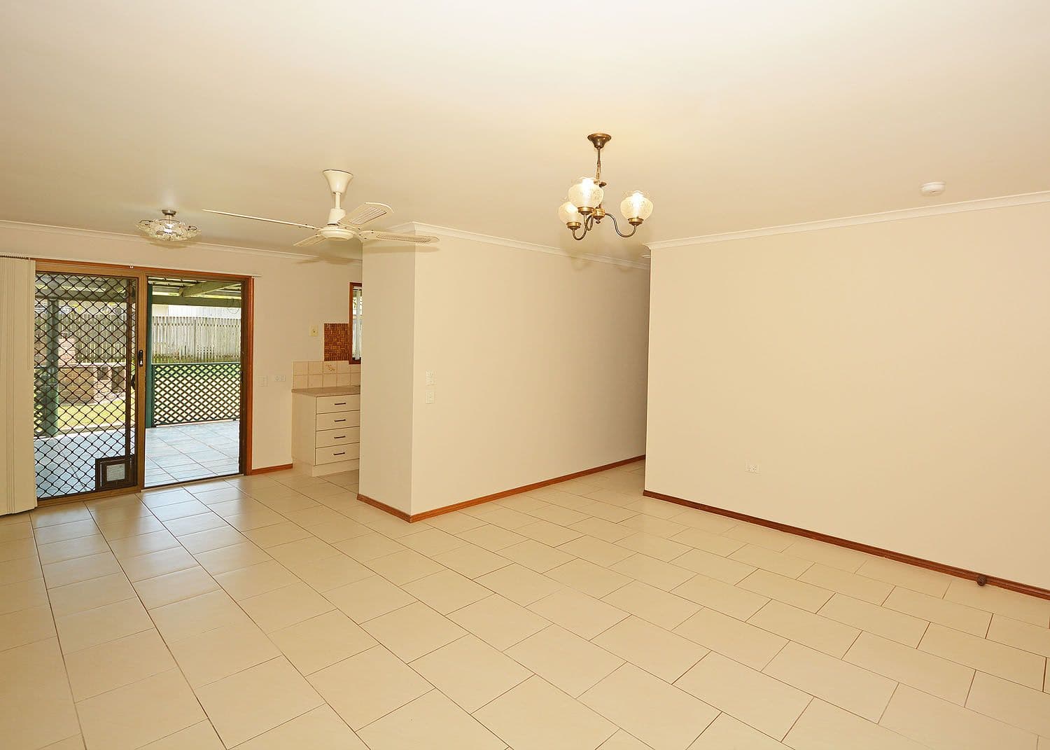 74 Old Maryborough Road, Pialba QLD 4655, Pialba - Thumbnail 7