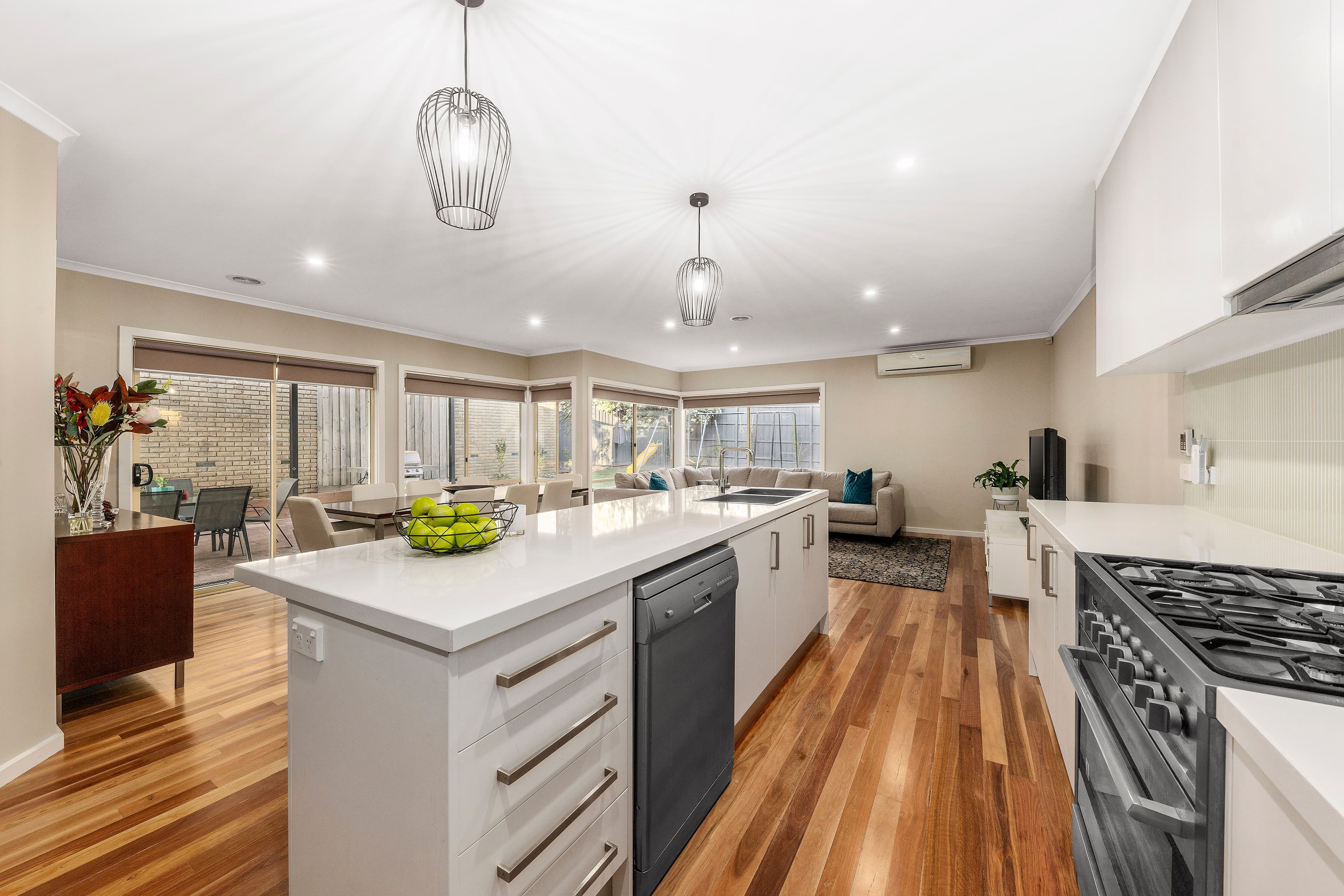 6 Timberglades Drive, Bundoora VIC 3083, Bundoora - Thumbnail 2