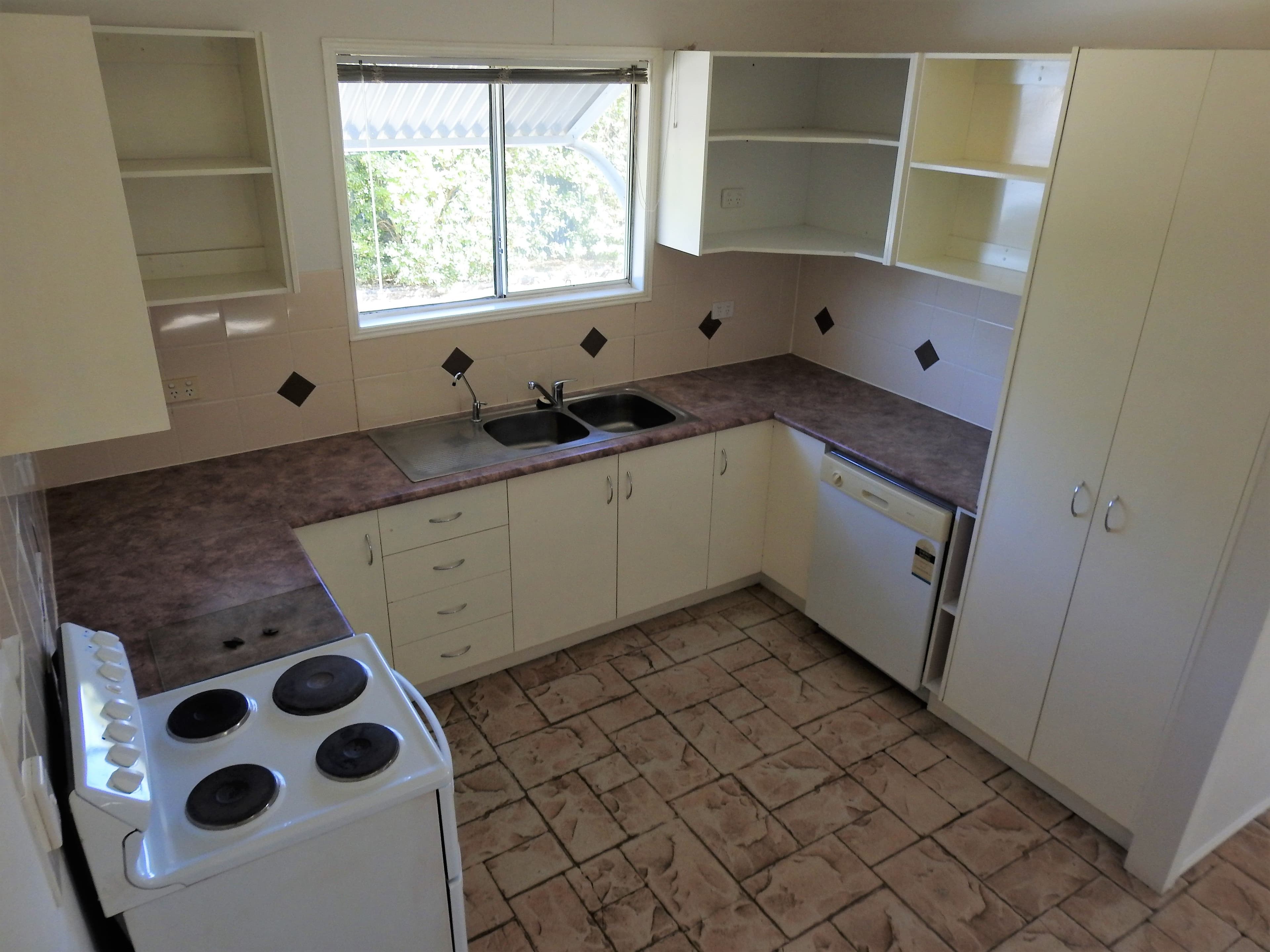 169 Galah Street, Longreach QLD 4730, Longreach - Thumbnail 3
