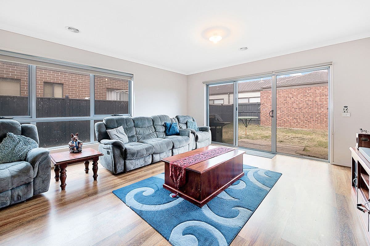 10 Watford Avenue, Cranbourne West VIC 3977, Cranbourne West - Image 1