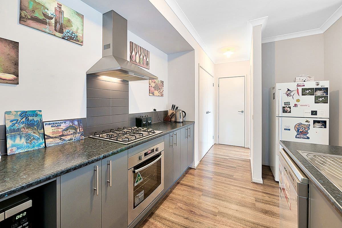 10 Watford Avenue, Cranbourne West VIC 3977, Cranbourne West - Thumbnail 2