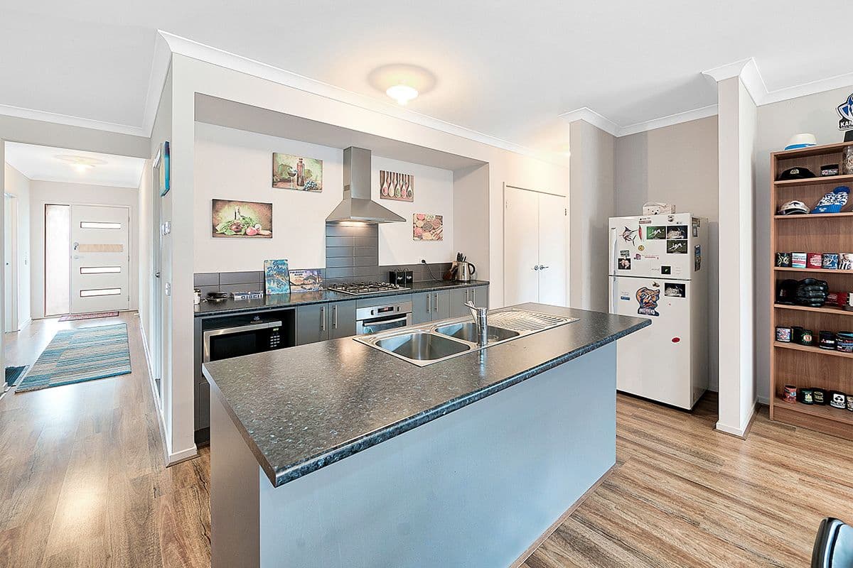 10 Watford Avenue, Cranbourne West VIC 3977, Cranbourne West - Thumbnail 3