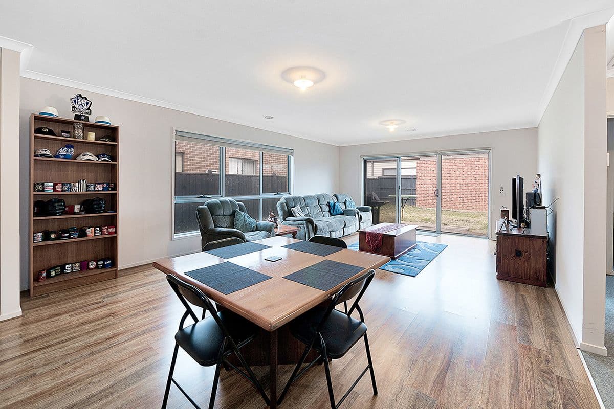 10 Watford Avenue, Cranbourne West VIC 3977, Cranbourne West - Thumbnail 4