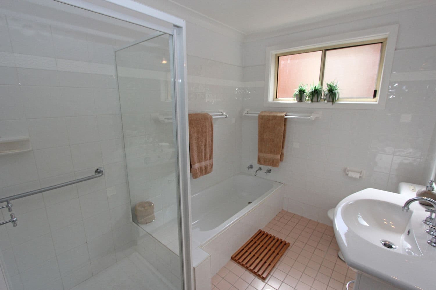 16 Beveridge Drive, GREEN POINT NSW 2251, Green Point - Thumbnail 8