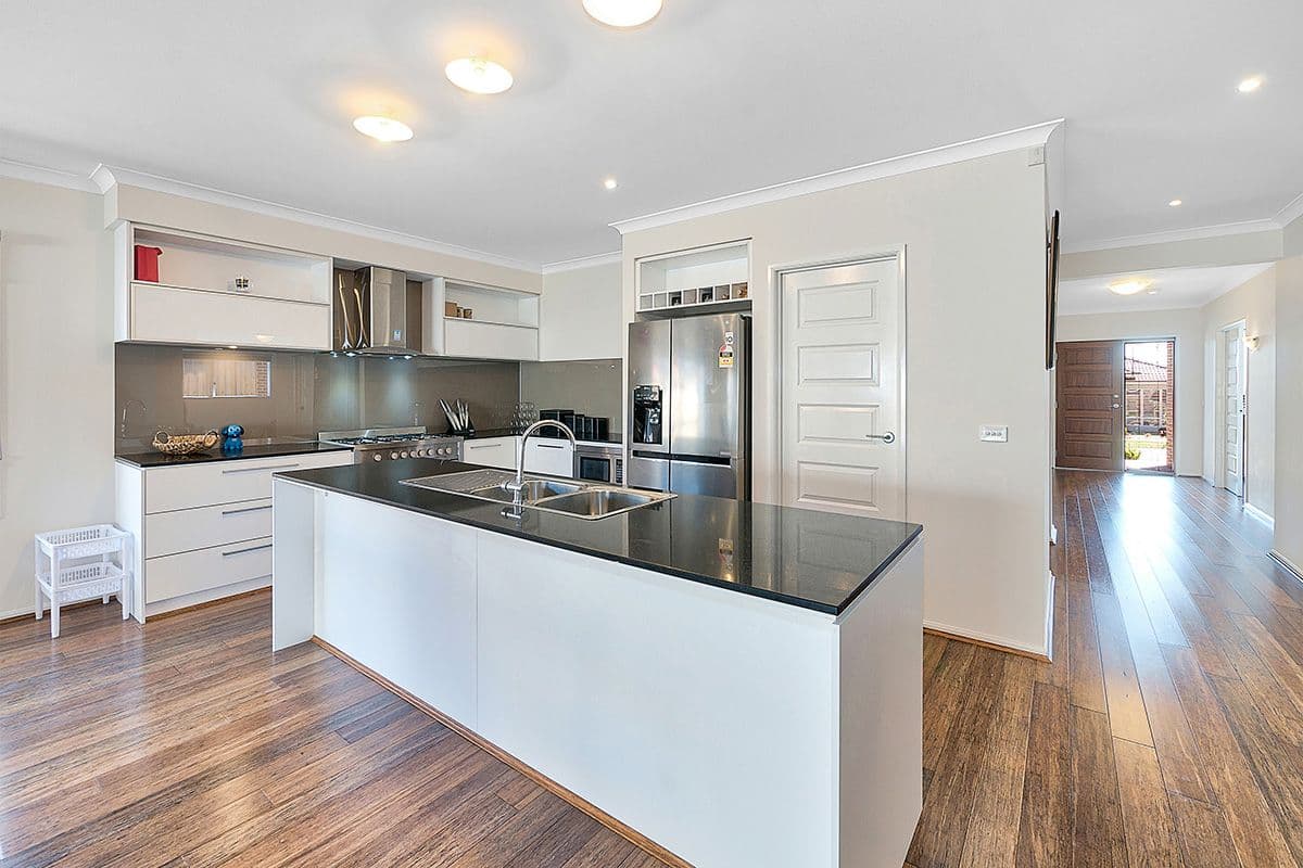 3 Goodenia Loop, Cranbourne West VIC 3977, Cranbourne West - Thumbnail 2