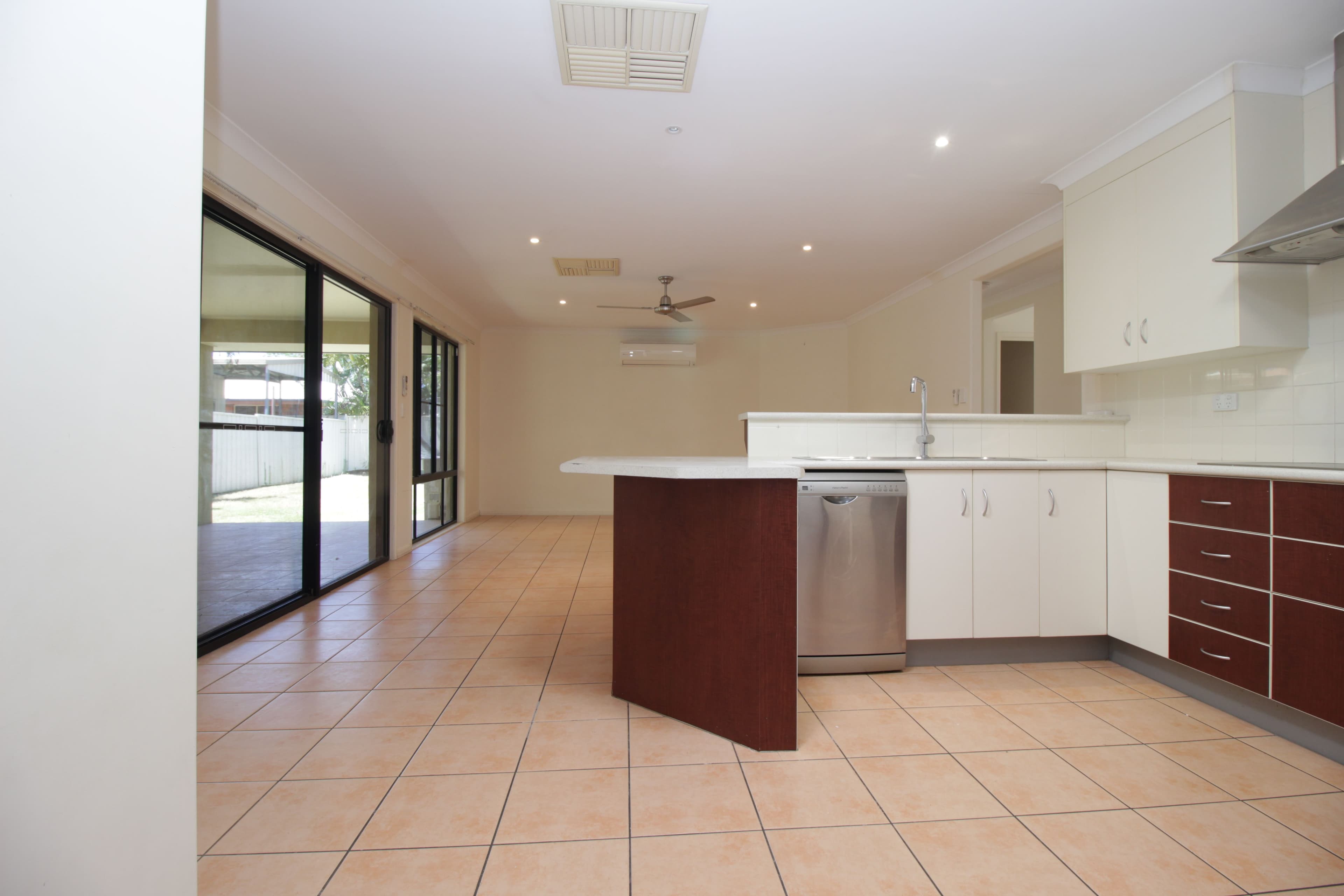 12 Staunton Street, Emerald QLD 4720, Emerald - Thumbnail 2