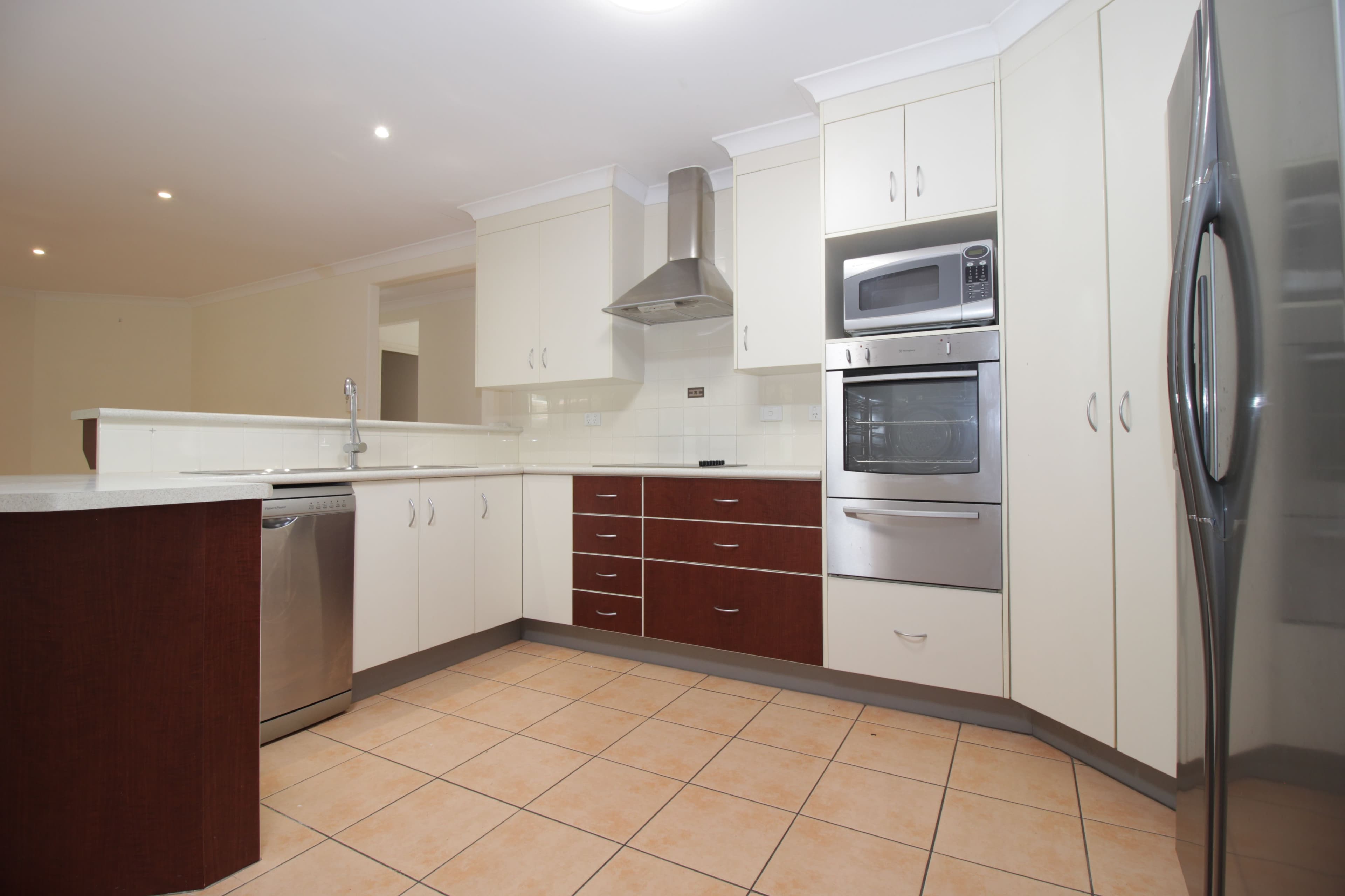 12 Staunton Street, Emerald QLD 4720, Emerald - Thumbnail 3