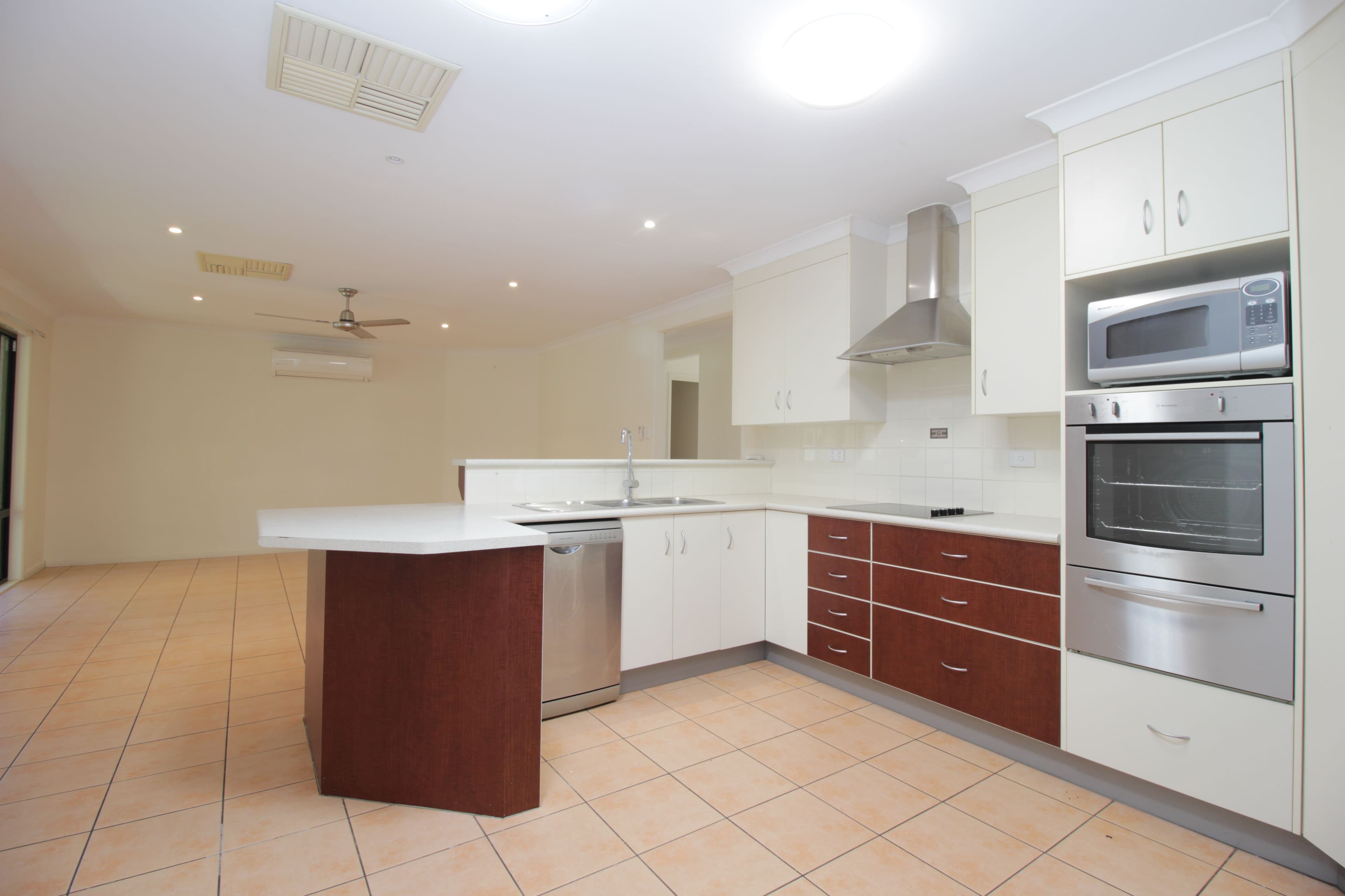 12 Staunton Street, Emerald QLD 4720, Emerald - Thumbnail 5