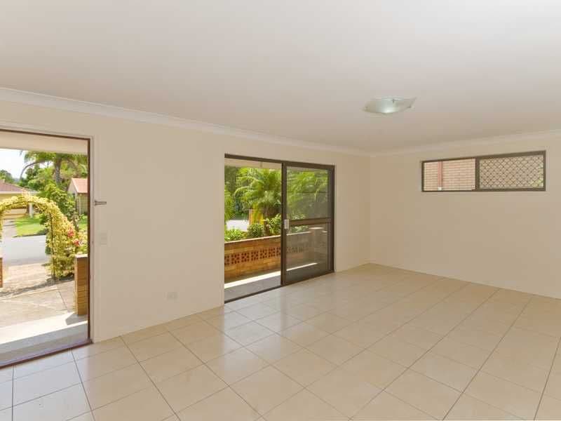 12 Japonica Drive, PALM BEACH QLD 4221, Palm Beach - Thumbnail 8
