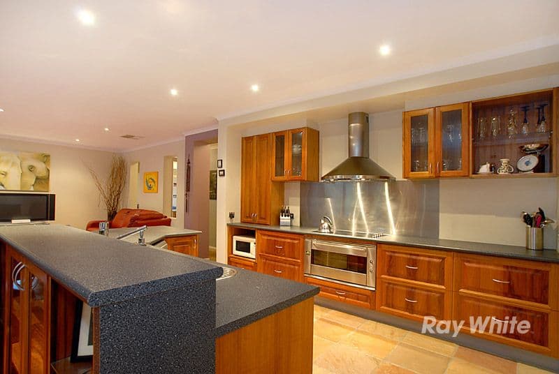 6 Radesin Rise, NARRE WARREN NORTH VIC 3804, Narre Warren North - Thumbnail 2