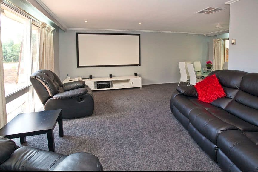 21 Vinen Road, SCORESBY VIC 3179, Scoresby - Thumbnail 2