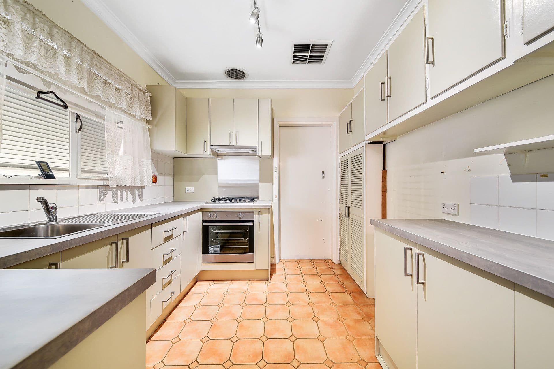 23 Massey Street, Box Hill South VIC 3128, Box Hill South - Thumbnail 7