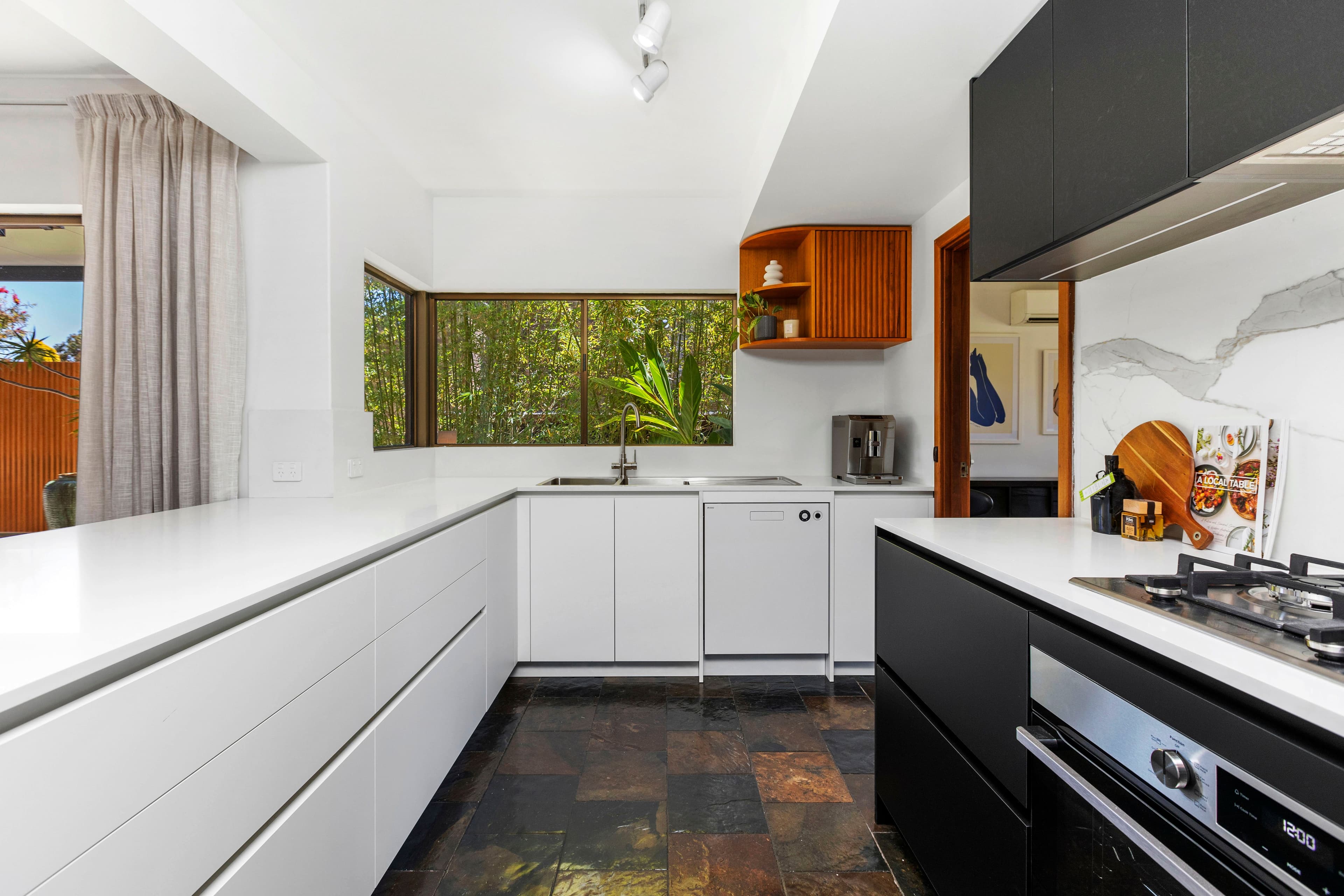 35 Mantua Crescent, Churchlands WA 6018, Churchlands - Thumbnail 8