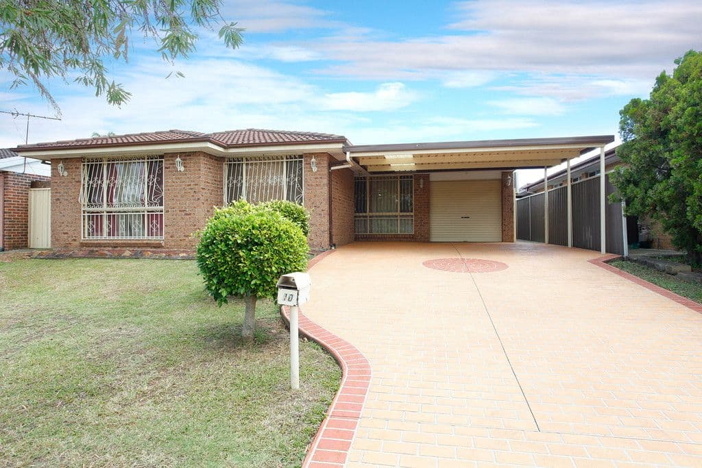 10 Stedham Grove, Oakhurst - Image 1