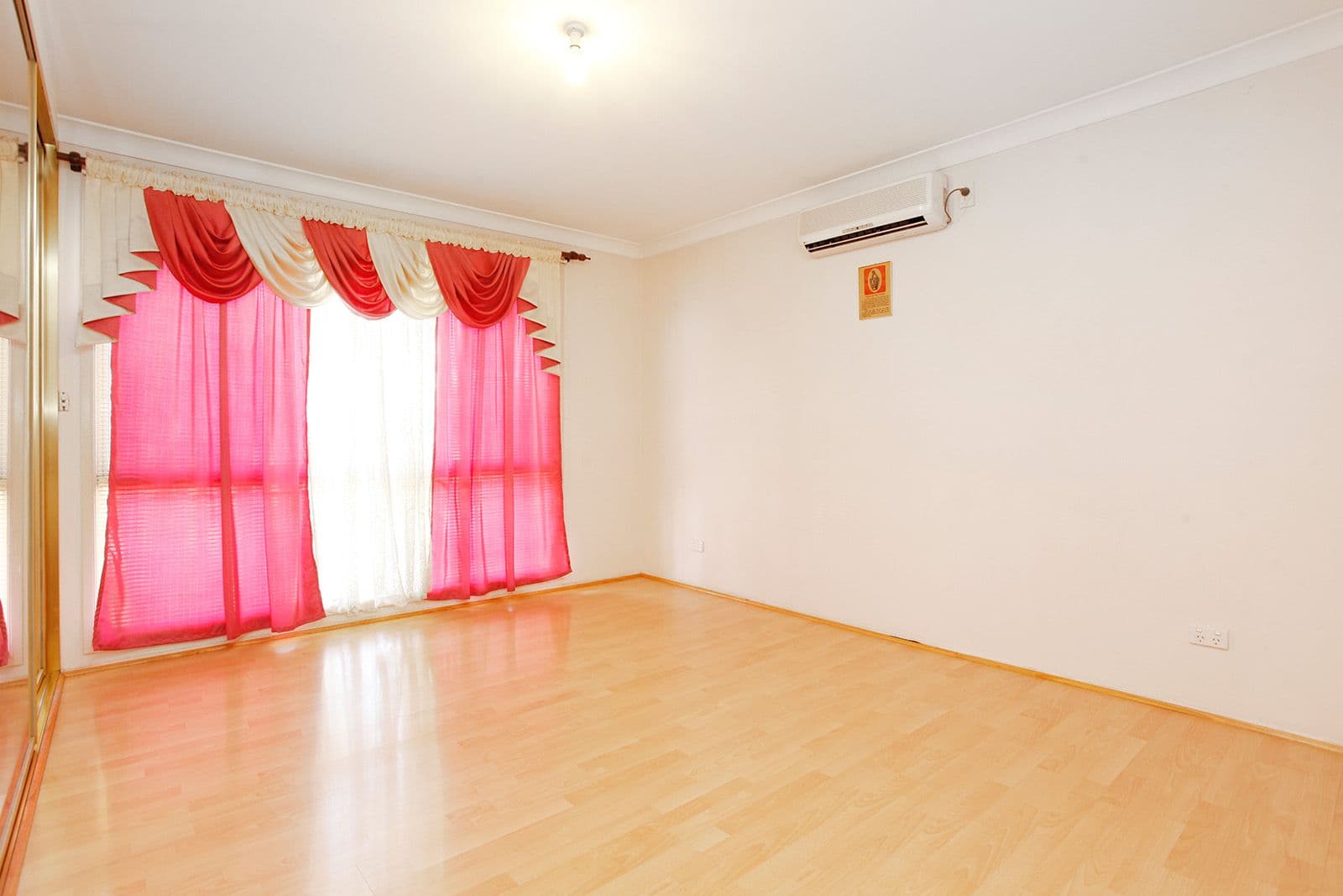 10 Stedham Grove, Oakhurst - Thumbnail 5
