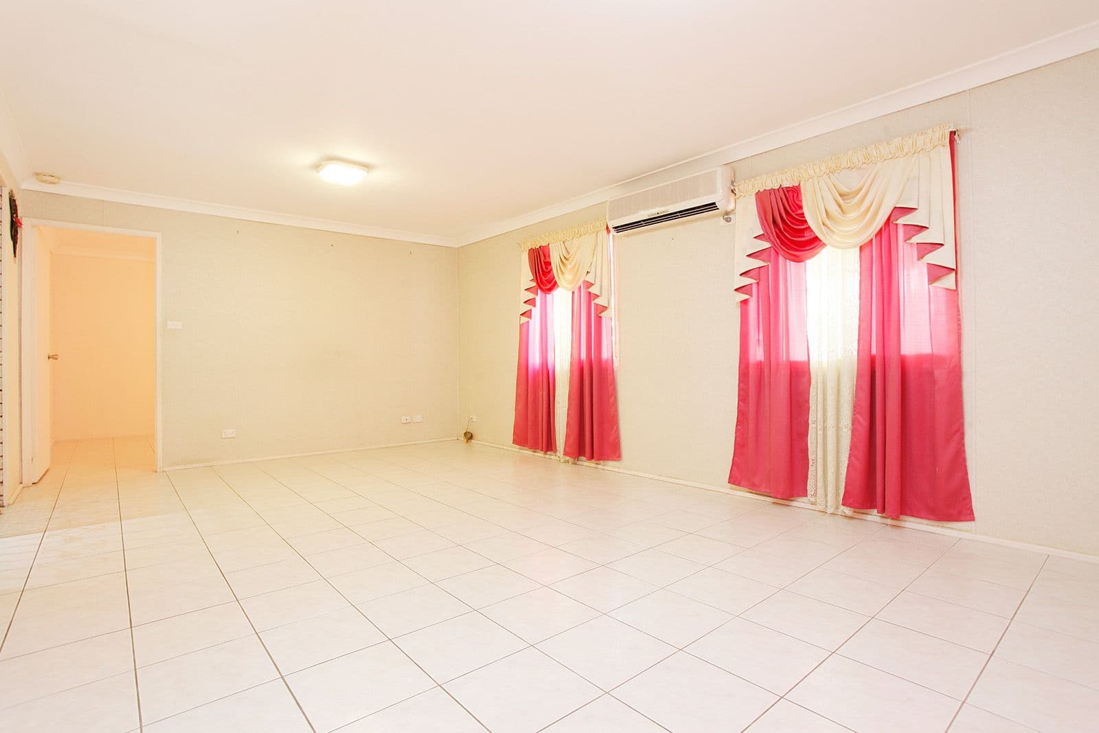 10 Stedham Grove, Oakhurst - Thumbnail 6