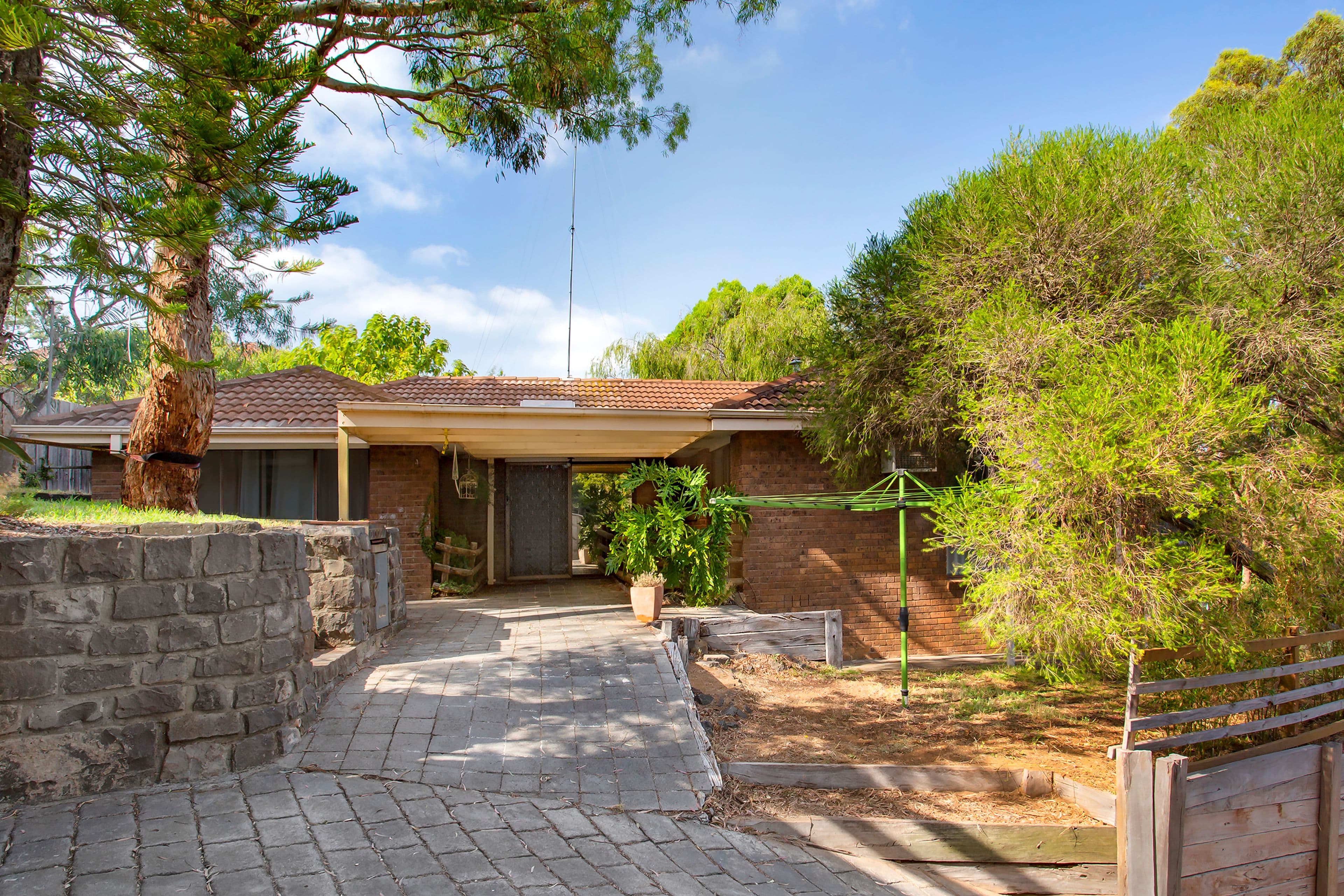 2 Beryl Close, Greensborough VIC 3088, Greensborough - Thumbnail 2