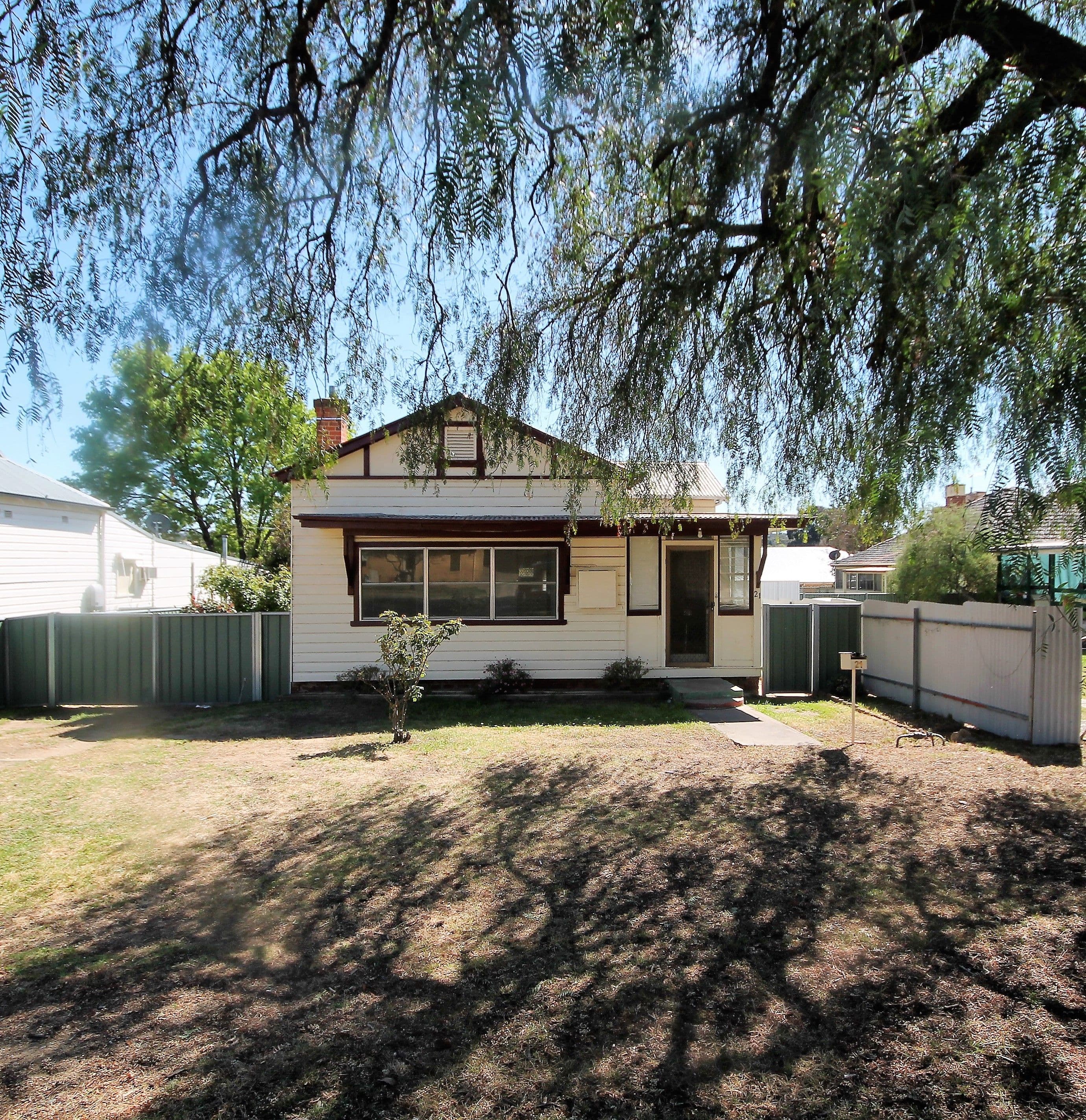 21 Ripon Street, Young - Image 1