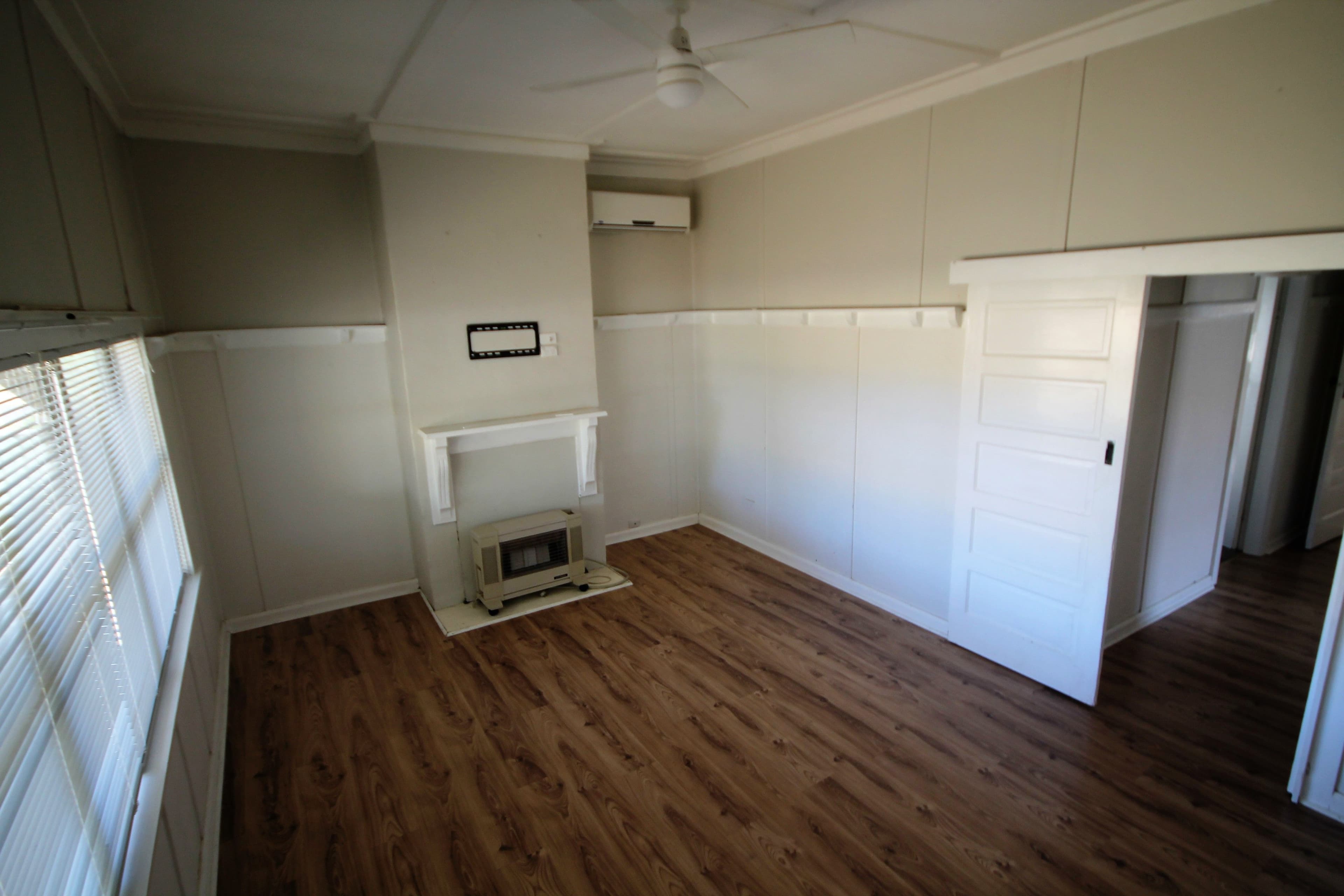 21 Ripon Street, Young - Thumbnail 2