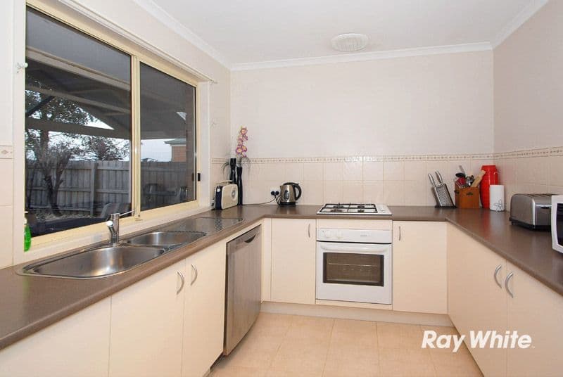 46 Bellbrae Crescent, CRANBOURNE WEST VIC 3977, Cranbourne West - Thumbnail 2