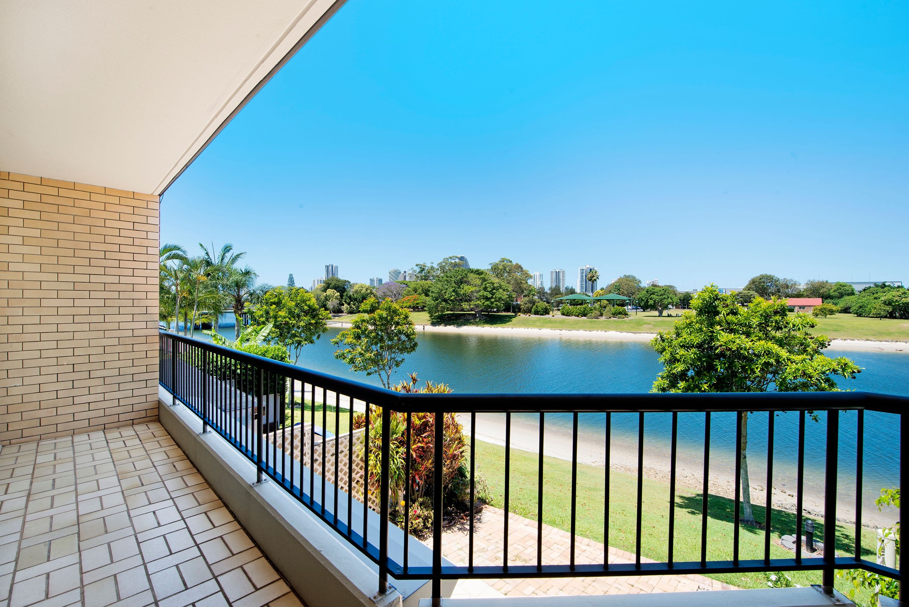 52 Hooker Boulevard, Mermaid Waters QLD 4218, Mermaid Waters - Thumbnail 2