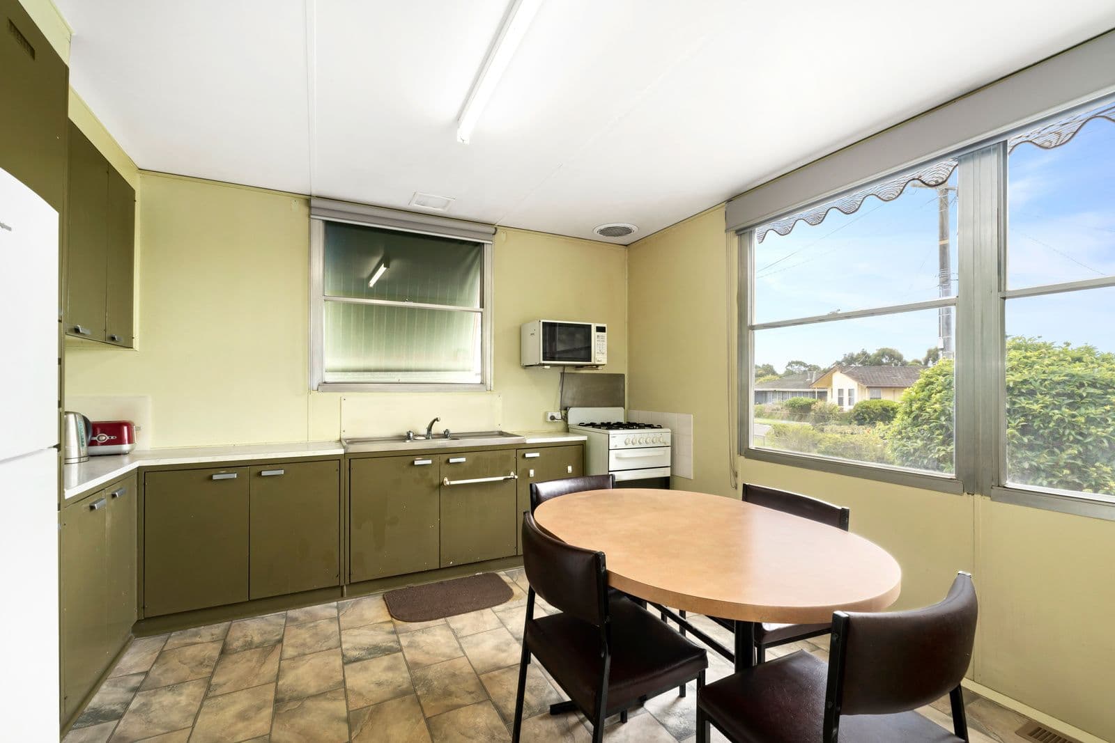 21 Tobruk Street, Cobden VIC 3266, Cobden - Thumbnail 2
