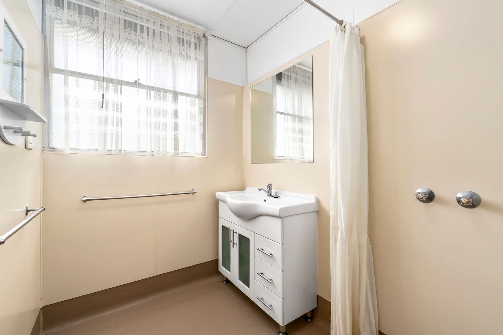 21 Tobruk Street, Cobden VIC 3266, Cobden - Thumbnail 6